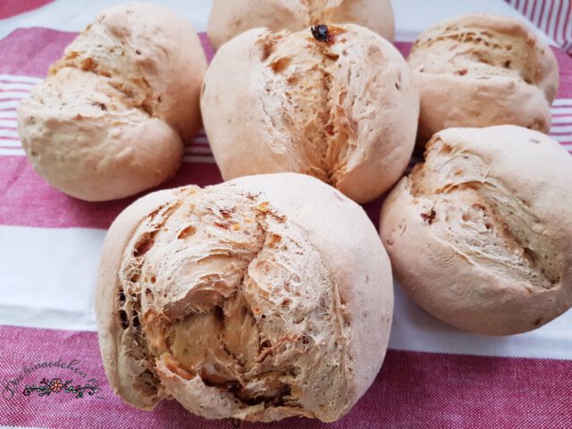 Mediterrane Tomaten-Basilikum Brötchen - Backmaedchen 1967