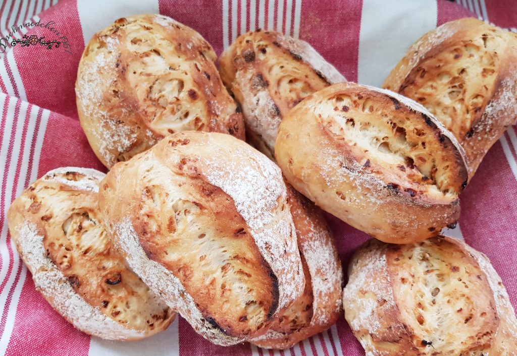 Röstzwiebelbrötchen
