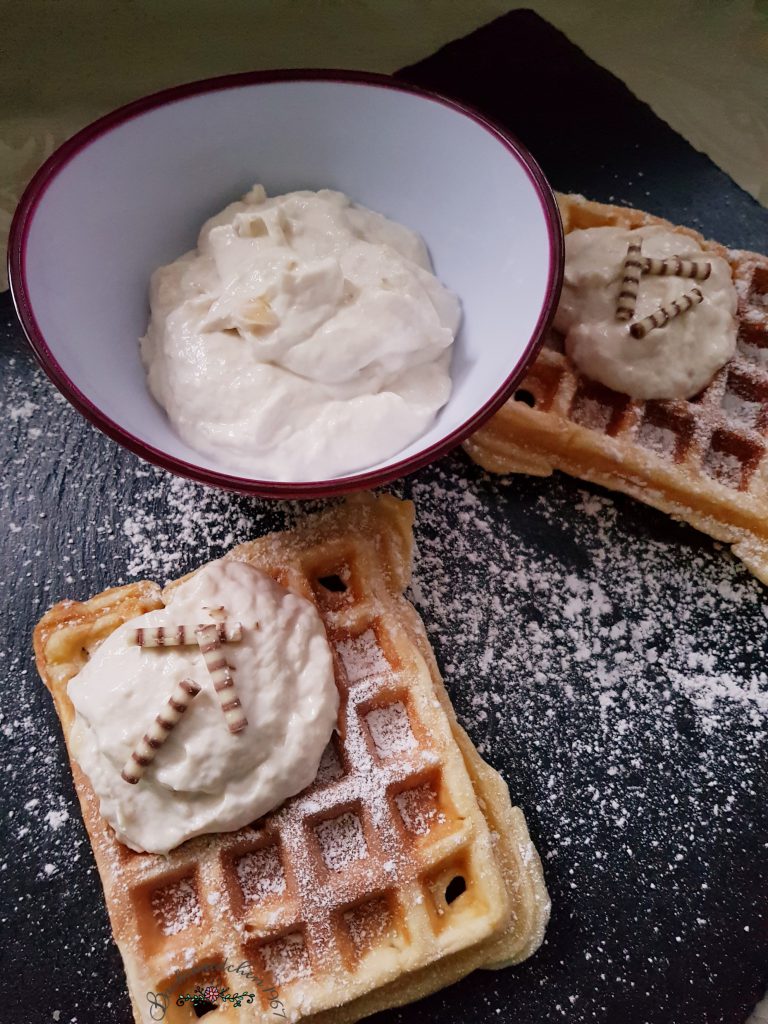 Hefeteigwaffeln mit Bananenquarkcreme Hefeteigwaffeln