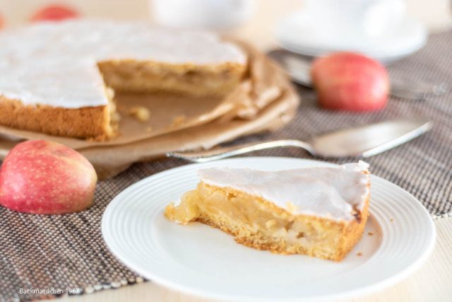 gedeckter Apfelkuchen