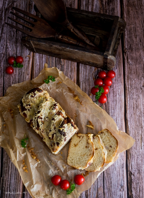 Herzhaftes Käse-Schinken-Zwiebel Brot