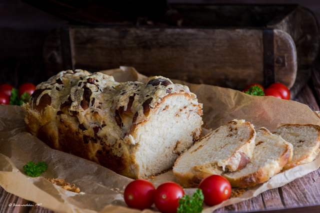 Herzhaftes Käse-Schinken-Zwiebel Brot