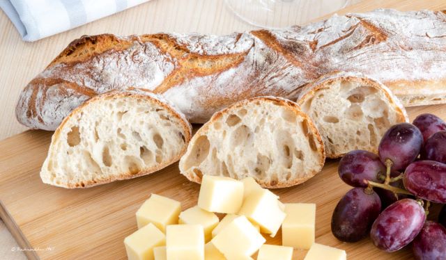 Französiches Baguette mit Sauerteig-image