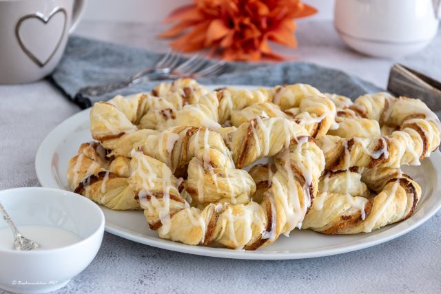 Marzipan-Mandel Blätterteig Brezeln