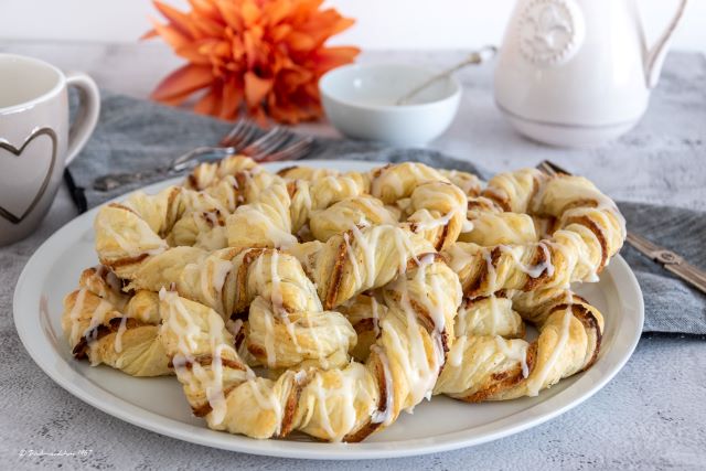 Marzipan-Mandel Blätterteig Brezeln