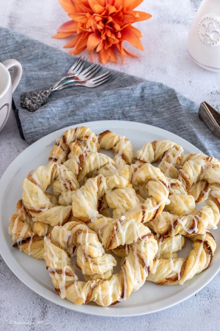 Marzipan-Mandel Blätterteig Brezeln
