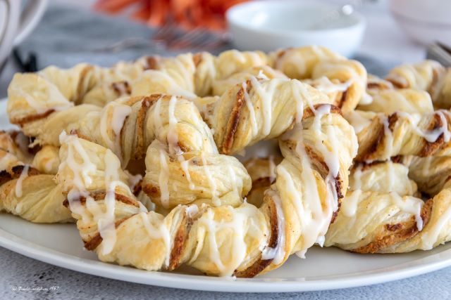 Marzipan-Mandel Blätterteig Brezeln