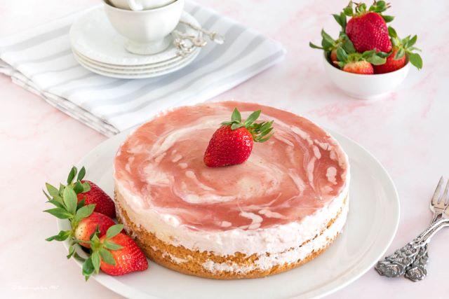 Strawberry Mousse Jelly Cake