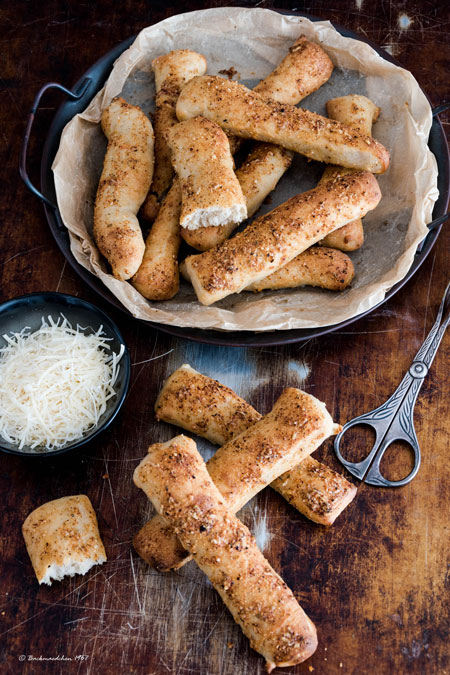Brotstangen mit Parmesankruste