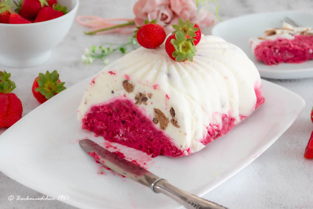 Joghurt-Beeren Eistorte